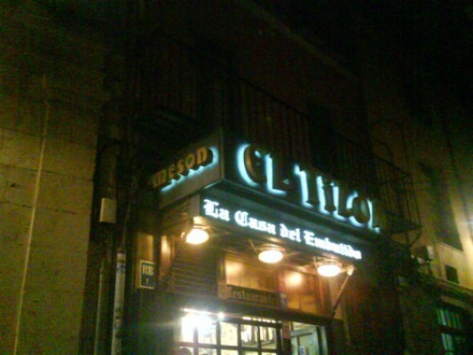 Luminosos Jocar fachada de restaurante con letras corpóreas en aluminio