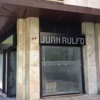 Luminosos Jocar fachada de Juan Rulfo